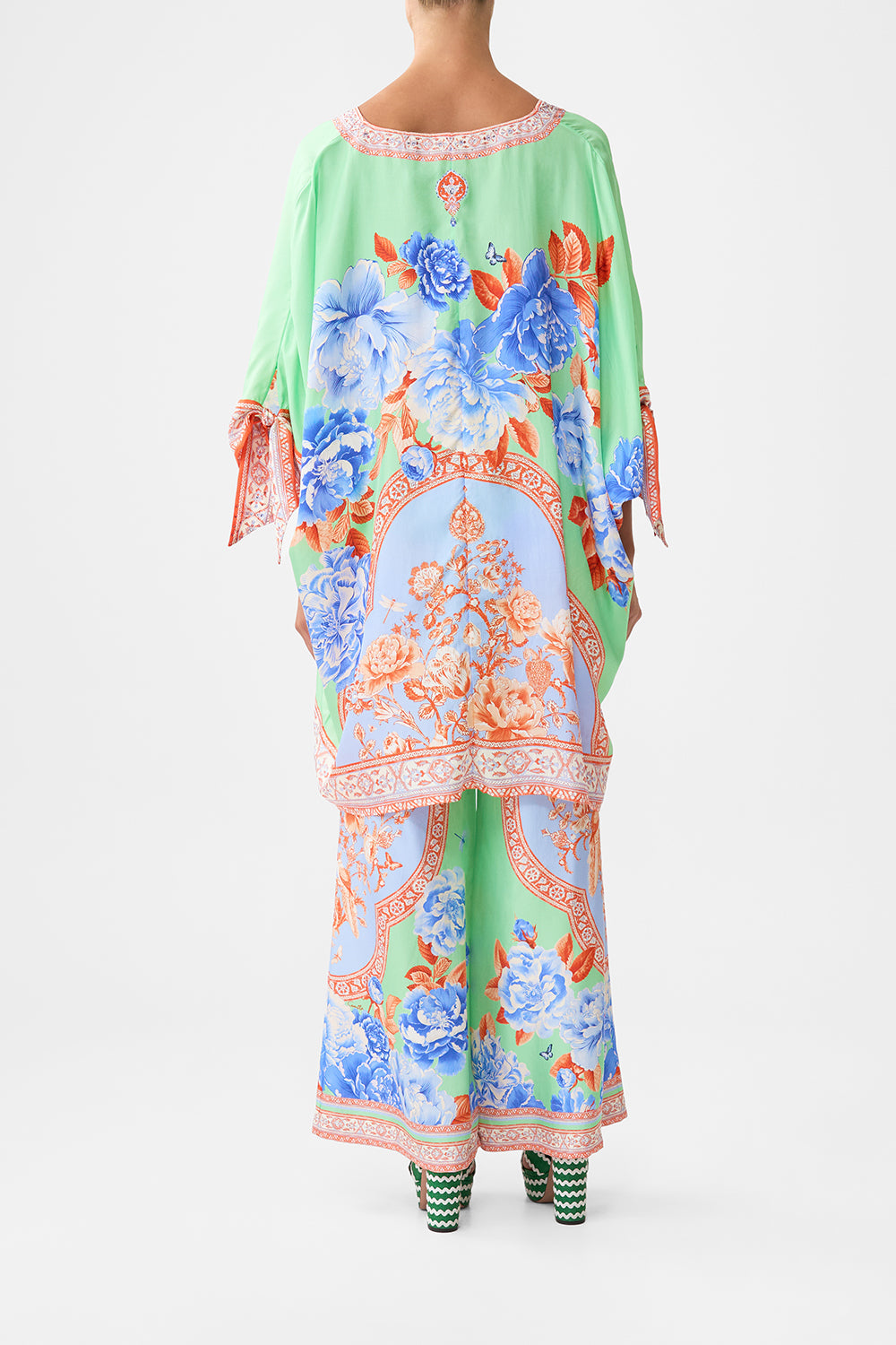 The CAMILLA tie sleeve short v neck kaftan from our print Topkapi pop