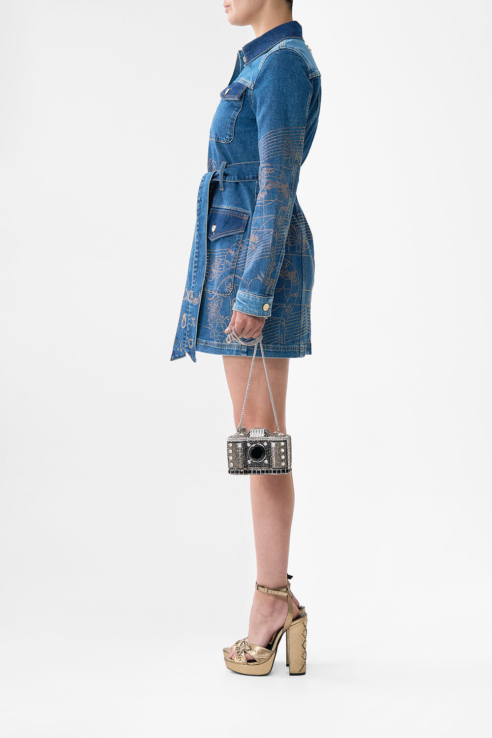 The CAMILLA EMBELLISHED CRYSTAL CAMERA CLUTCH BAG CRYSTAL in our  print.