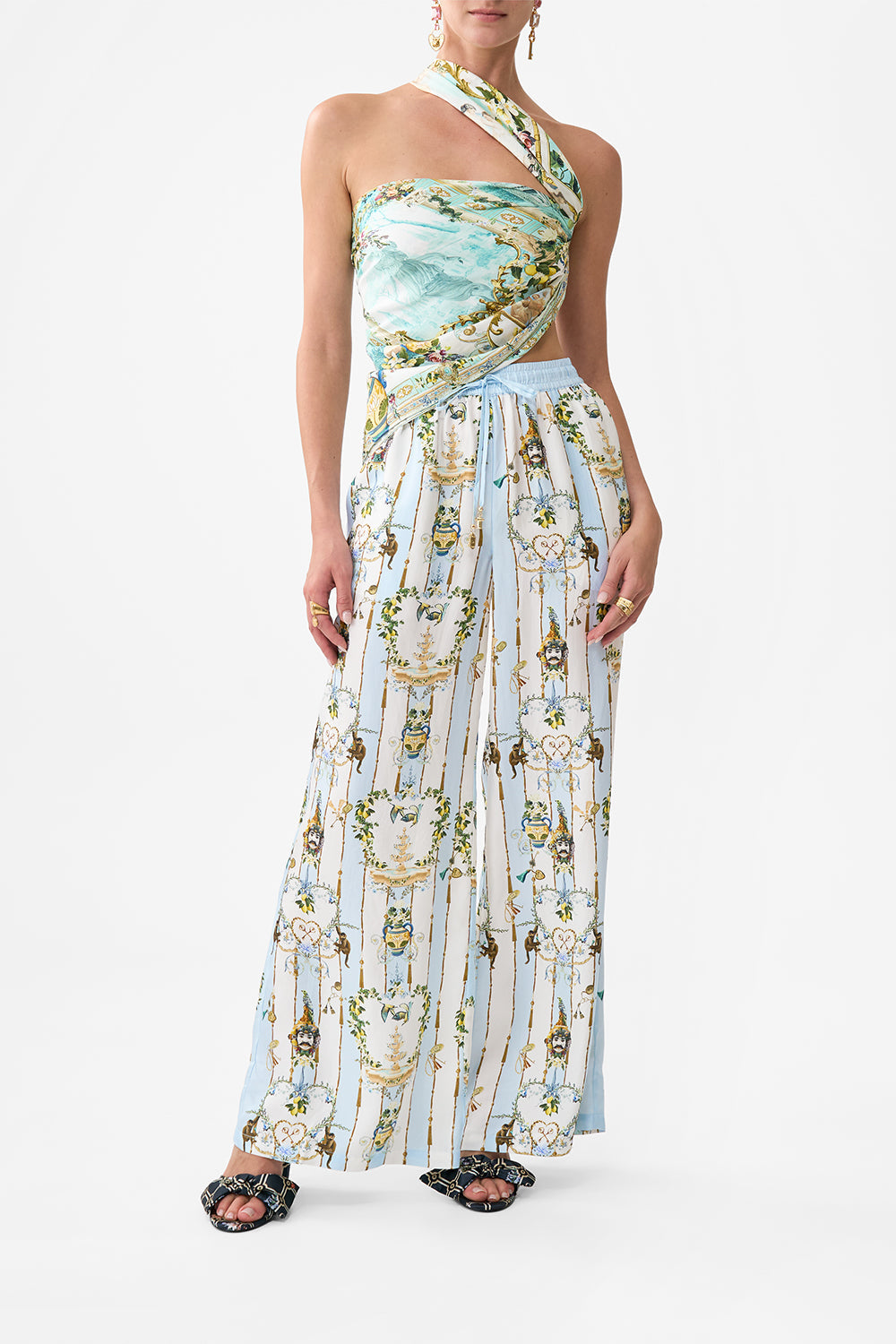 LARGE SQUARE SCARF VENUS ON A VESPA