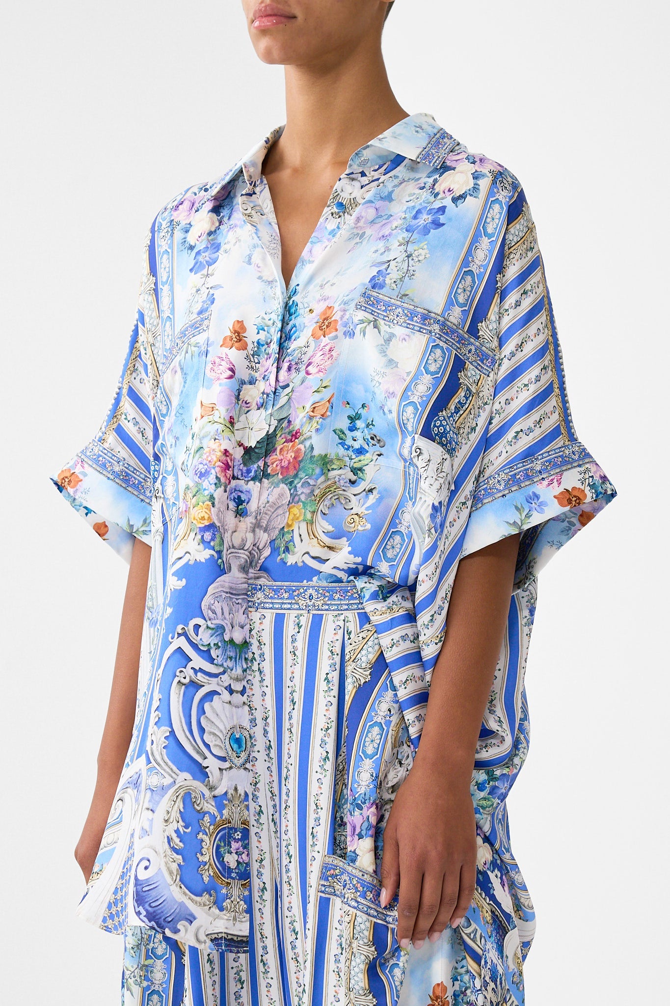 The CAMILLA OVERSIZED POCKET TUNIC OTTOMAN OPULENCE in our  print.