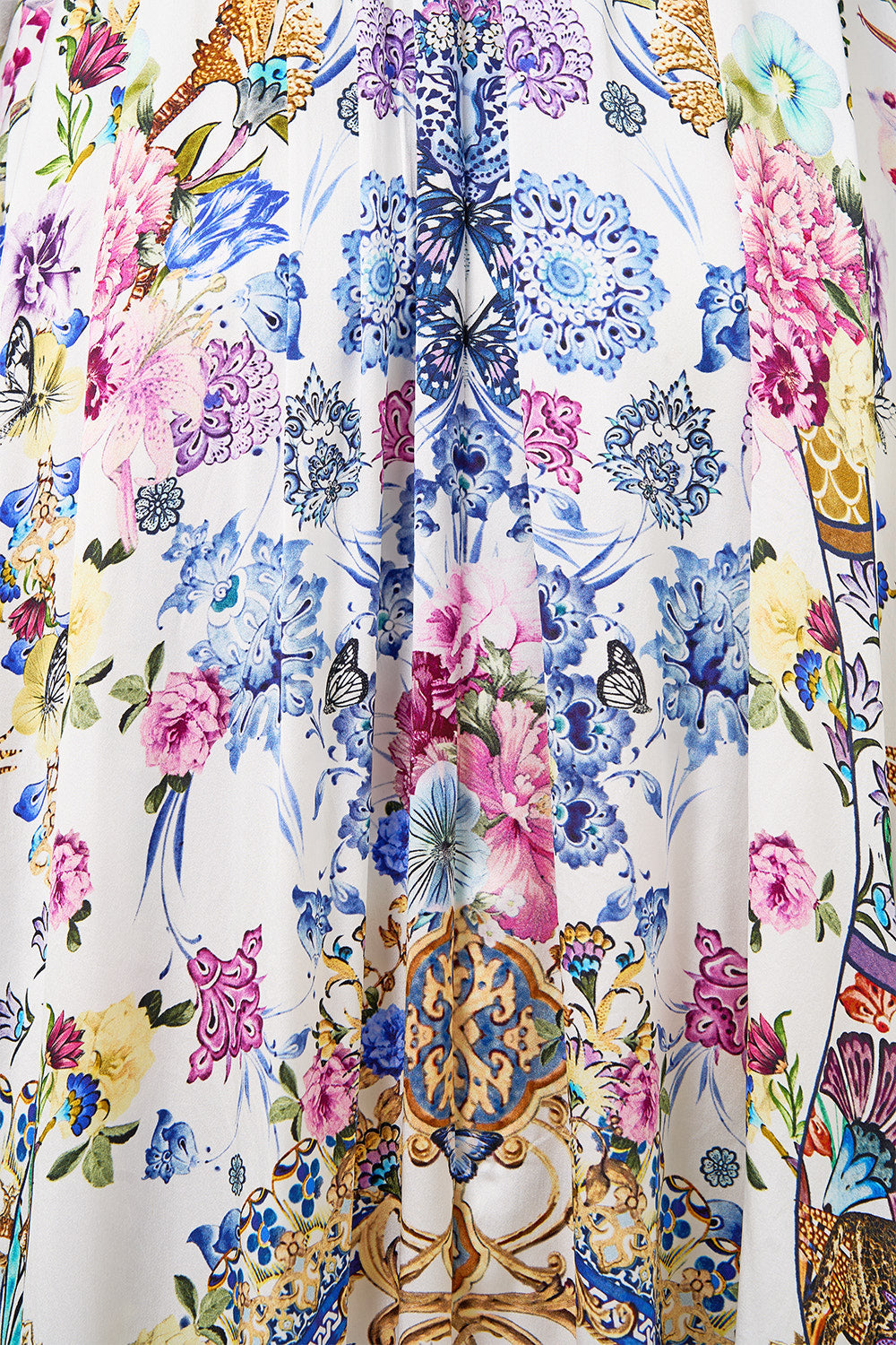 The CAMILLA SHAPED WAISTBAND DRESS WITH GATHERED SLEEVES ALL ABOUT THAT LACE in our  print.