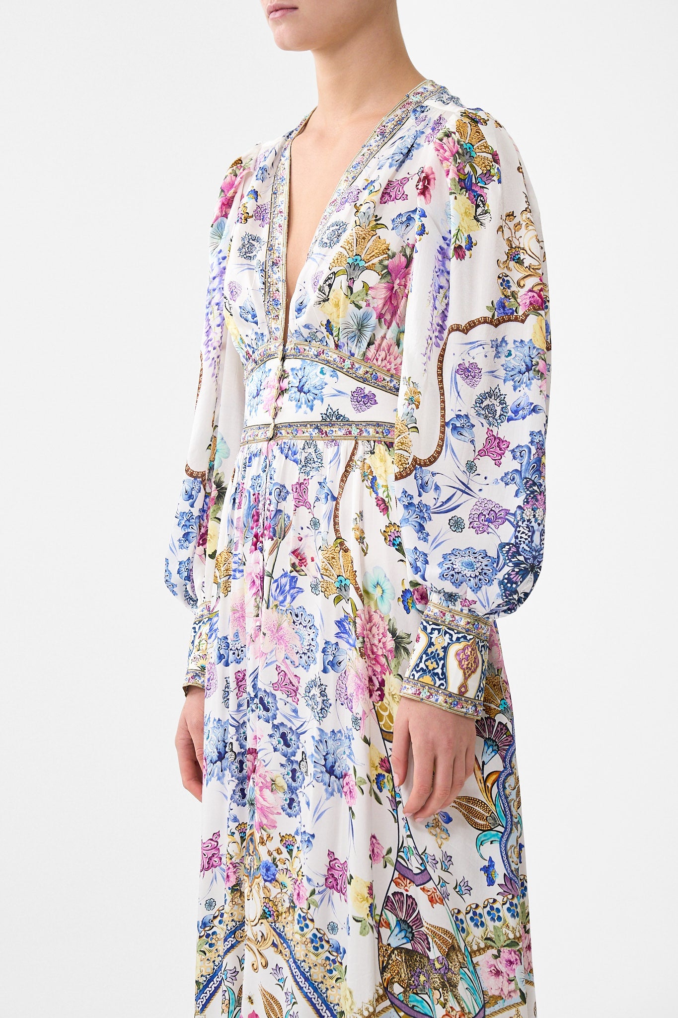 The CAMILLA SHAPED WAISTBAND DRESS WITH GATHERED SLEEVES ALL ABOUT THAT LACE in our  print.