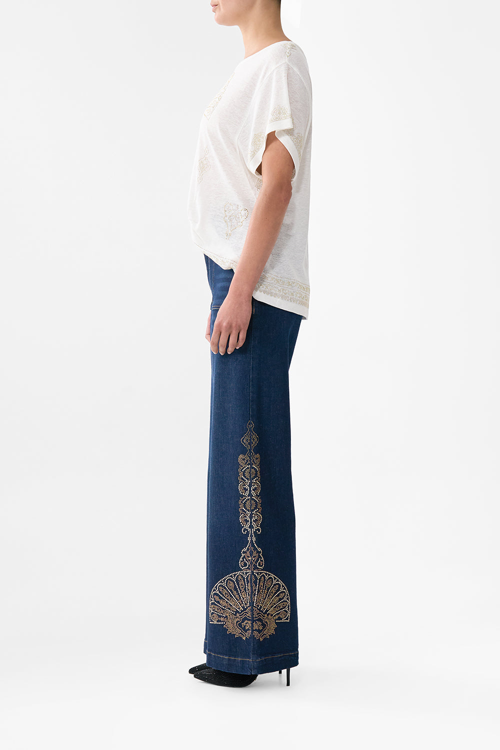The CAMILLA T-SHIRT WITH DROPPED ARMHOLE - WHITE EAST OF ISTANBUL in our  print.