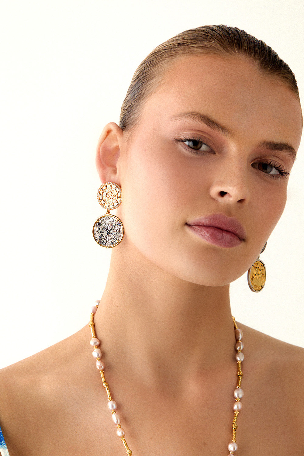 The CAMILLA GYPSY GLITTERATI EARRINGS GOLD in our  print.