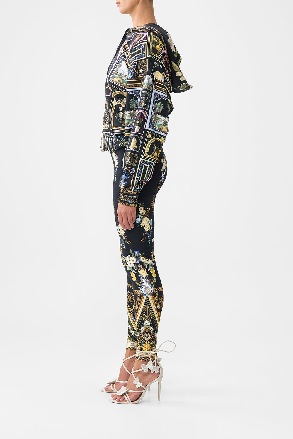 The CAMILLA LEGGINGS OTTOMAN ELEGANCE in our  print.
