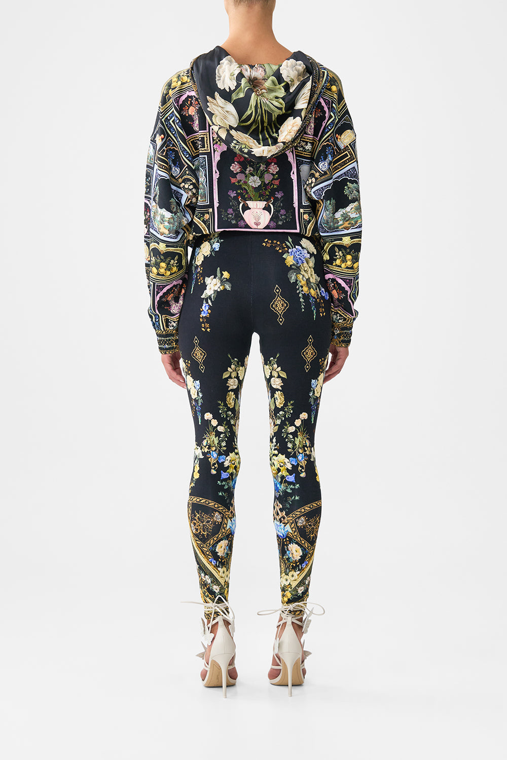 The CAMILLA LEGGINGS OTTOMAN ELEGANCE in our  print.