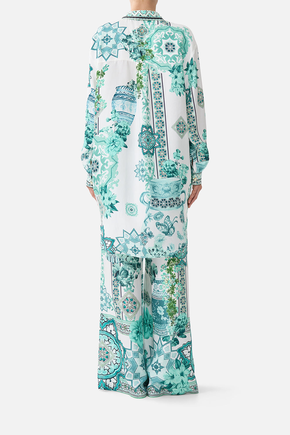 The CAMILLA shirt tunic with pockets in our print Balearic Bebé. Back model view.