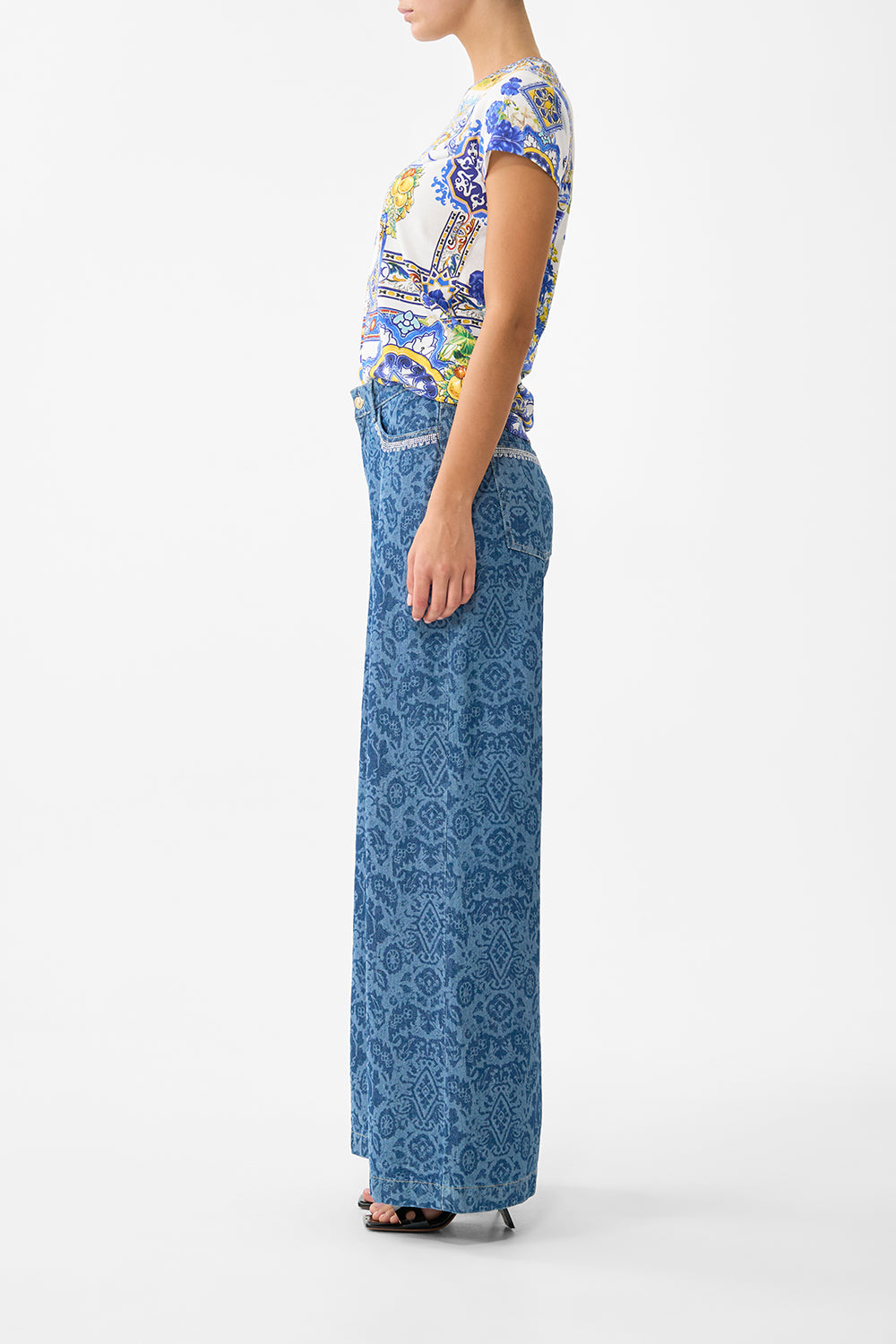 The CAMILLA SLIM FIT ROUND NECK T-SHIRT ESPAÑA NIRVANA in our  print.