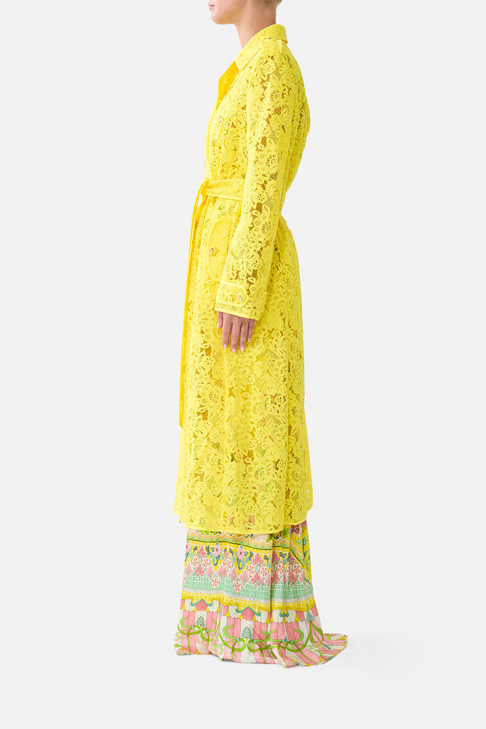 The CAMILLA trench coat in our print Lady Limonada. Side model view.