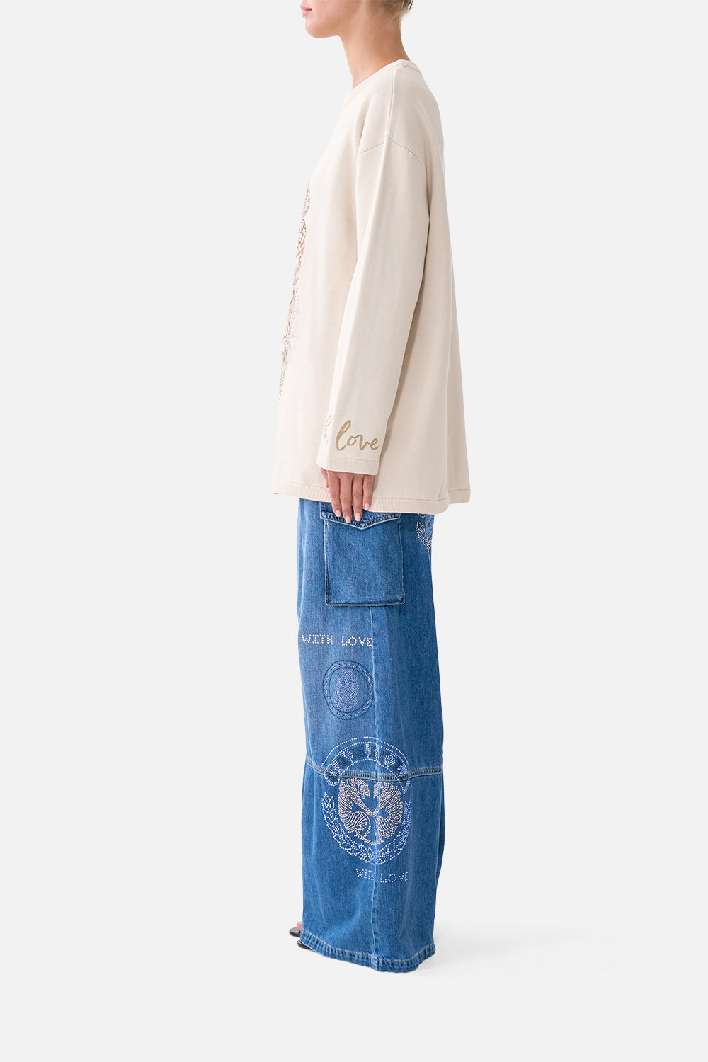 The CAMILLA boxy crew neck jumper in our print Aranjuez Animalia. Side model view.