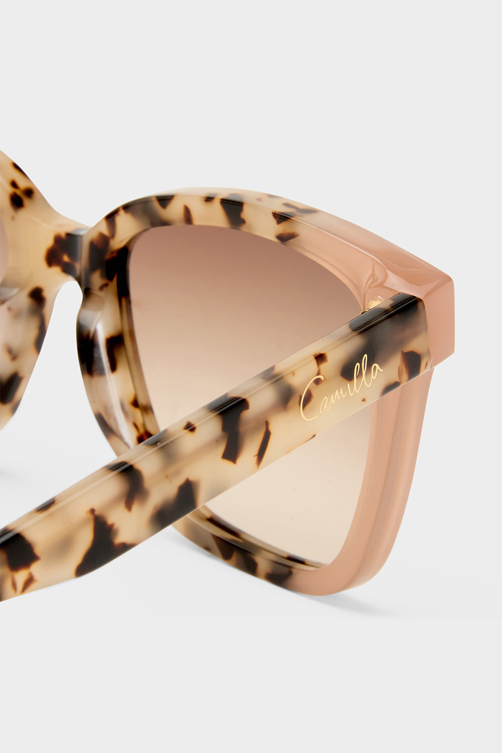The CAMILLA LEAVE OF ABSENCE SUNGLASSES NATURAL TORT / PUTTY in our  print.