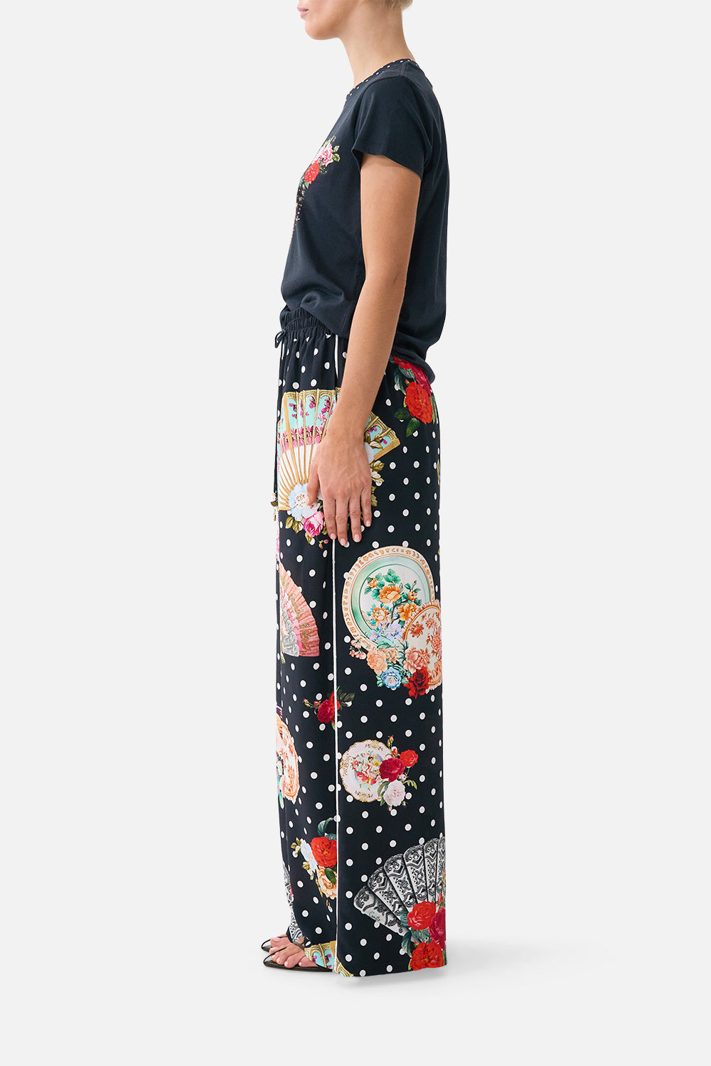 The CAMILLA SLIM FIT ROUND NECK T-SHIRT - BLACK DAUGHTERS OF DUENDE in our  print.
