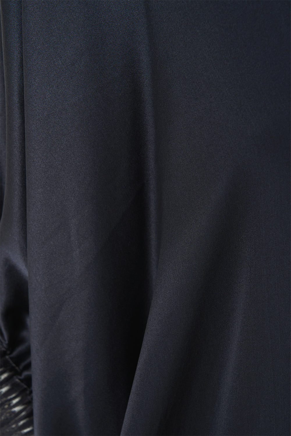 The CAMILLA GATHERED CUFF V NECK TOP DAUGHTERS OF DUENDE in our  print.