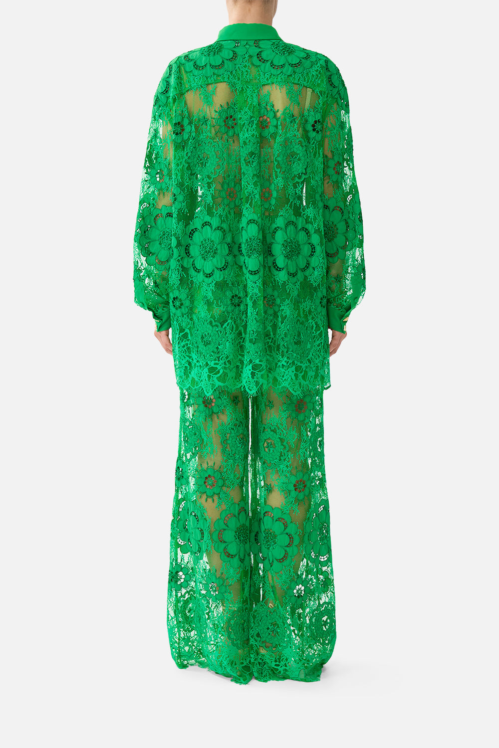 The CAMILLA stepped hem shirt in our print Sacromonte Señorita. Back model view.