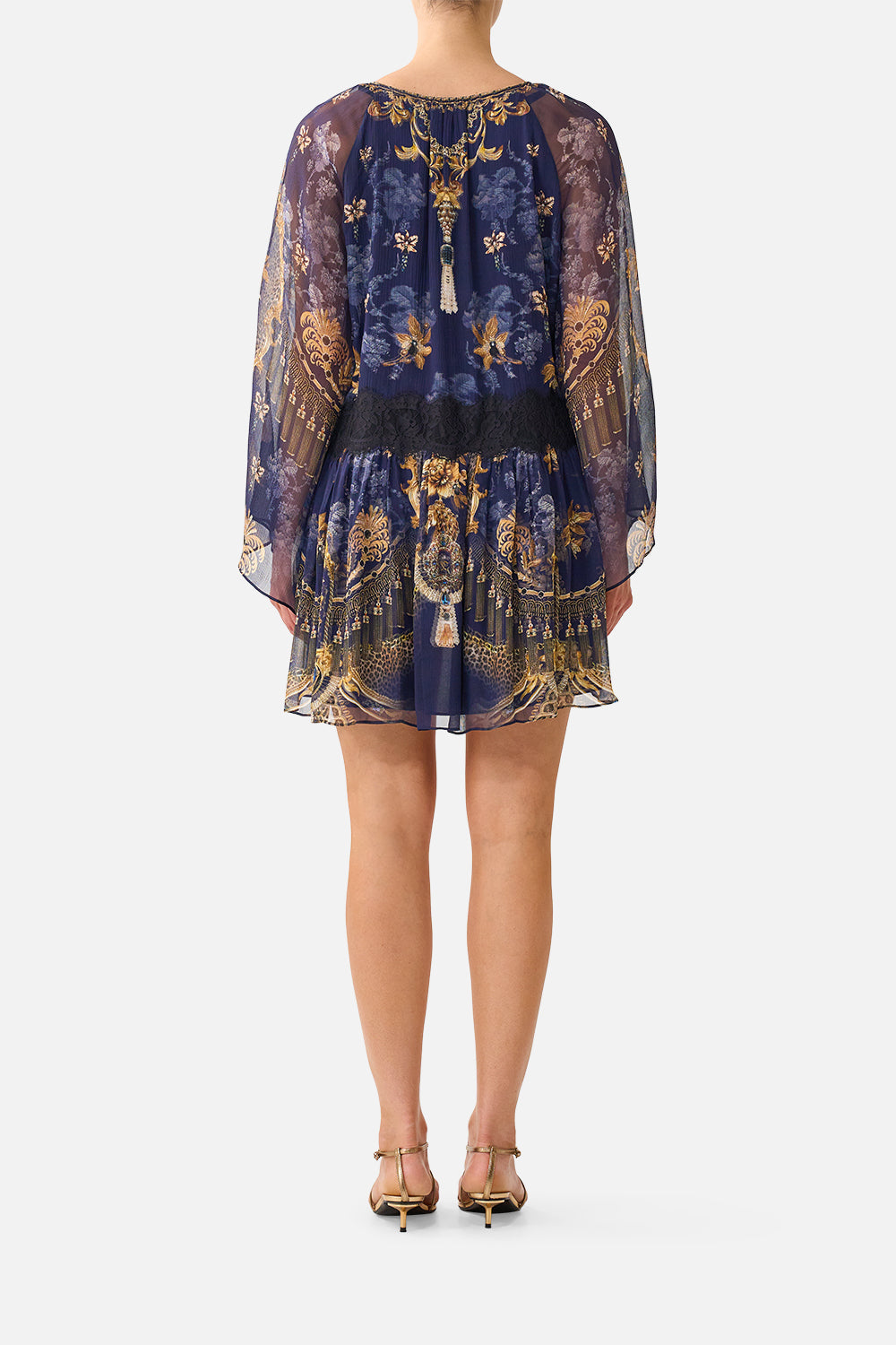 RELAXED SHORT DRESS WITH DROPPED WAIST CLOAKED IN BAROQUE