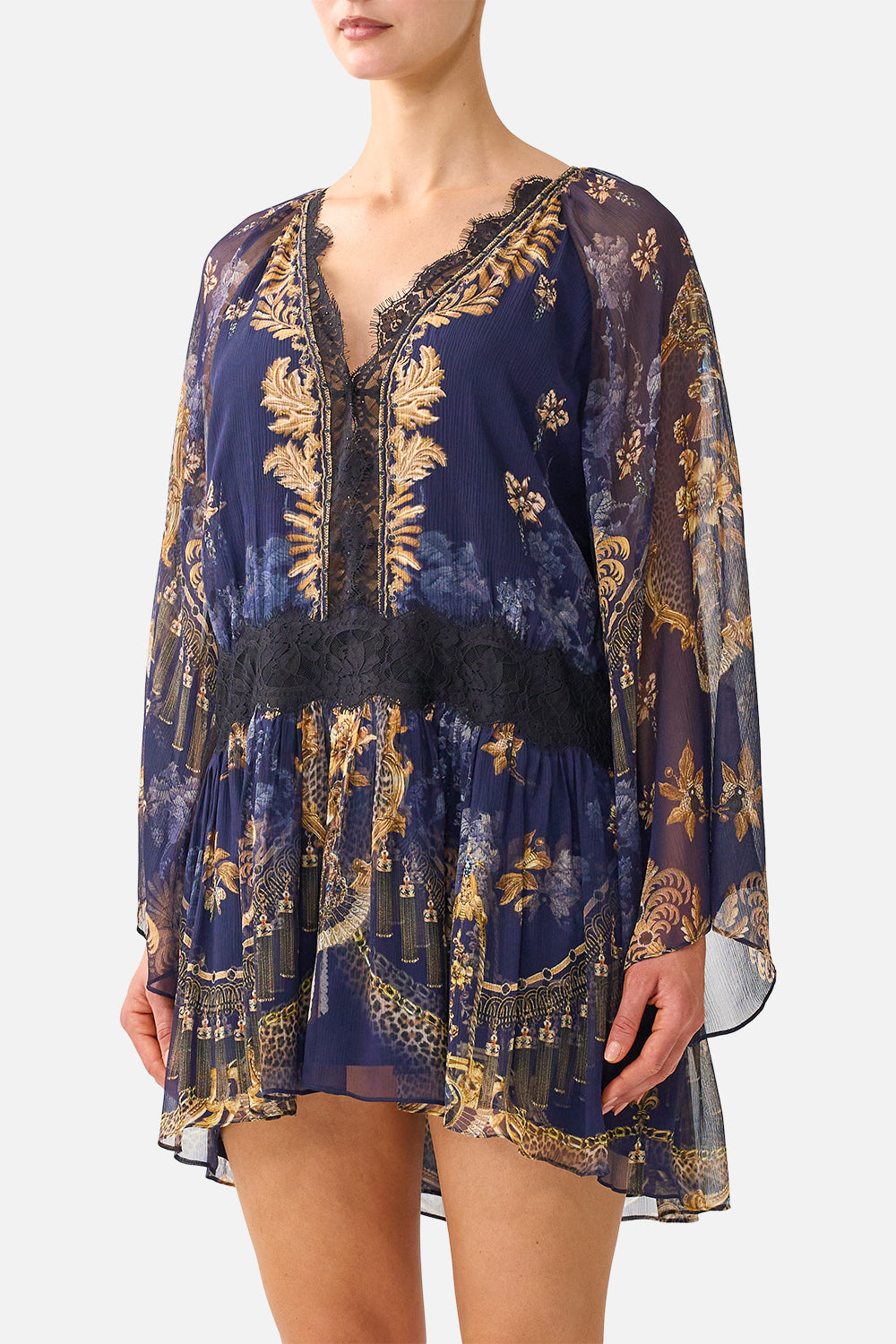 RELAXED SHORT DRESS WITH DROPPED WAIST CLOAKED IN BAROQUE