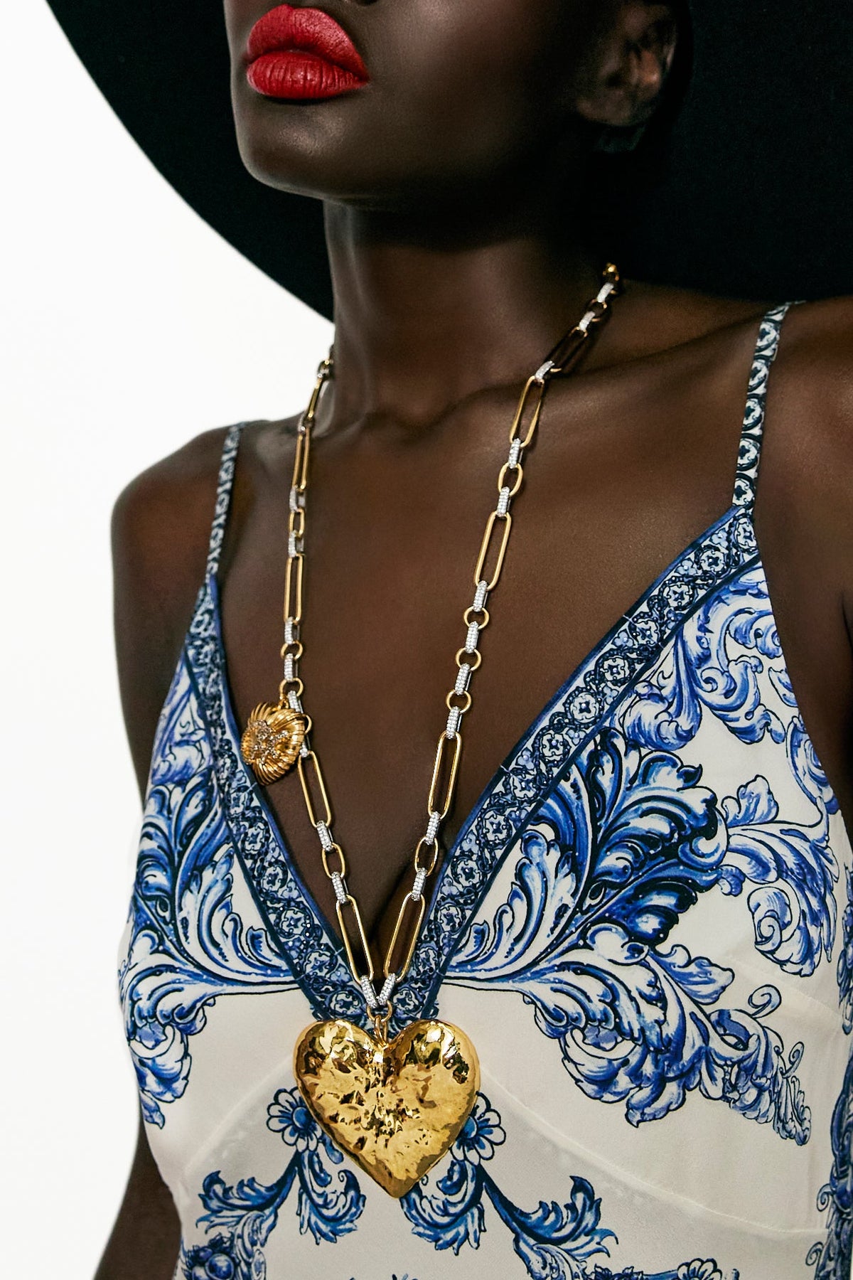 THE HEART STRING QUINTET PENDANT NECKLACE GOLD