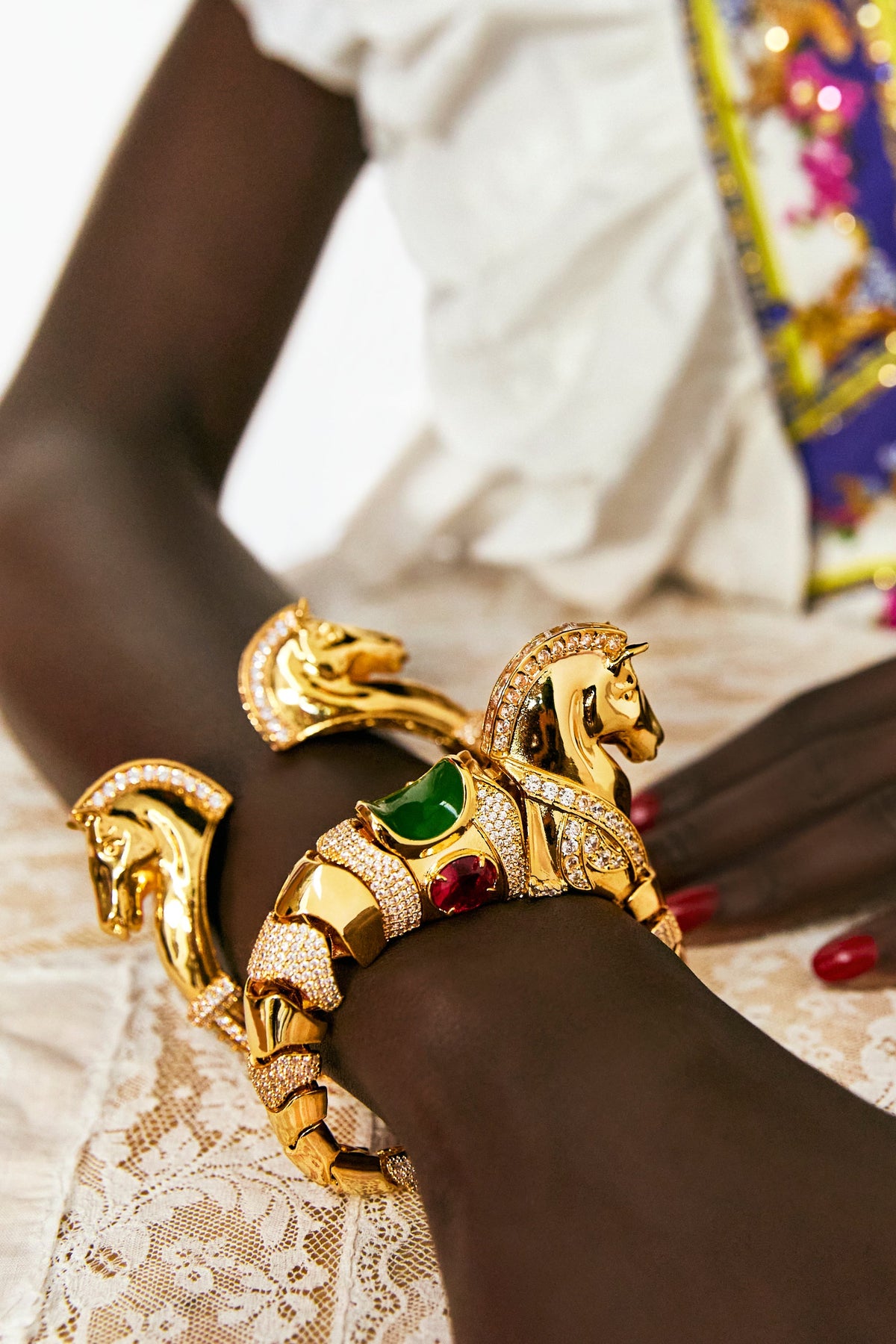 SAVAGE BEAUTY HORSE BANGLE GOLD