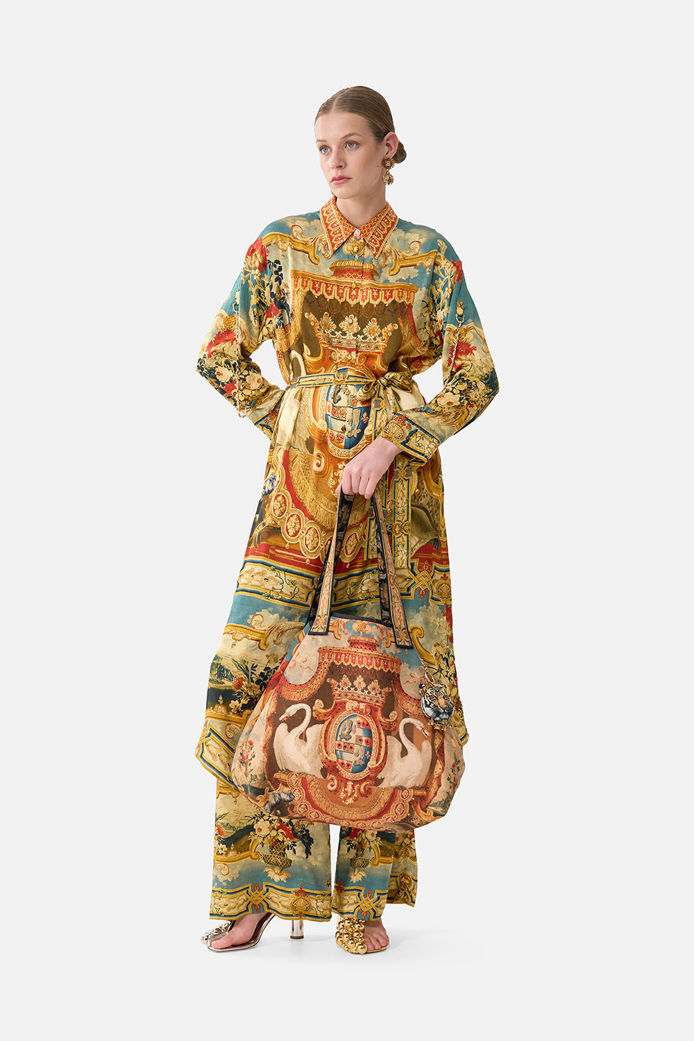 REVERSIBLE TOTE WITH COIN PURSE LIFE’S RICH TAPESTRY