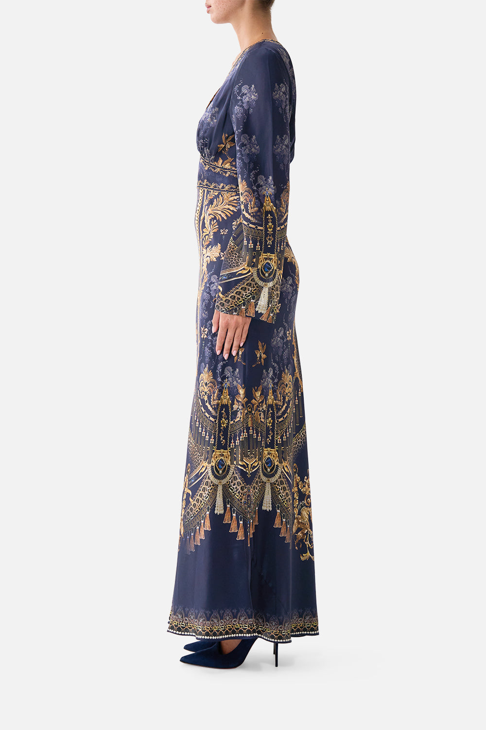 V NECK DRESS WITH FLARED SLEEVE CLOAKED IN BAROQUE