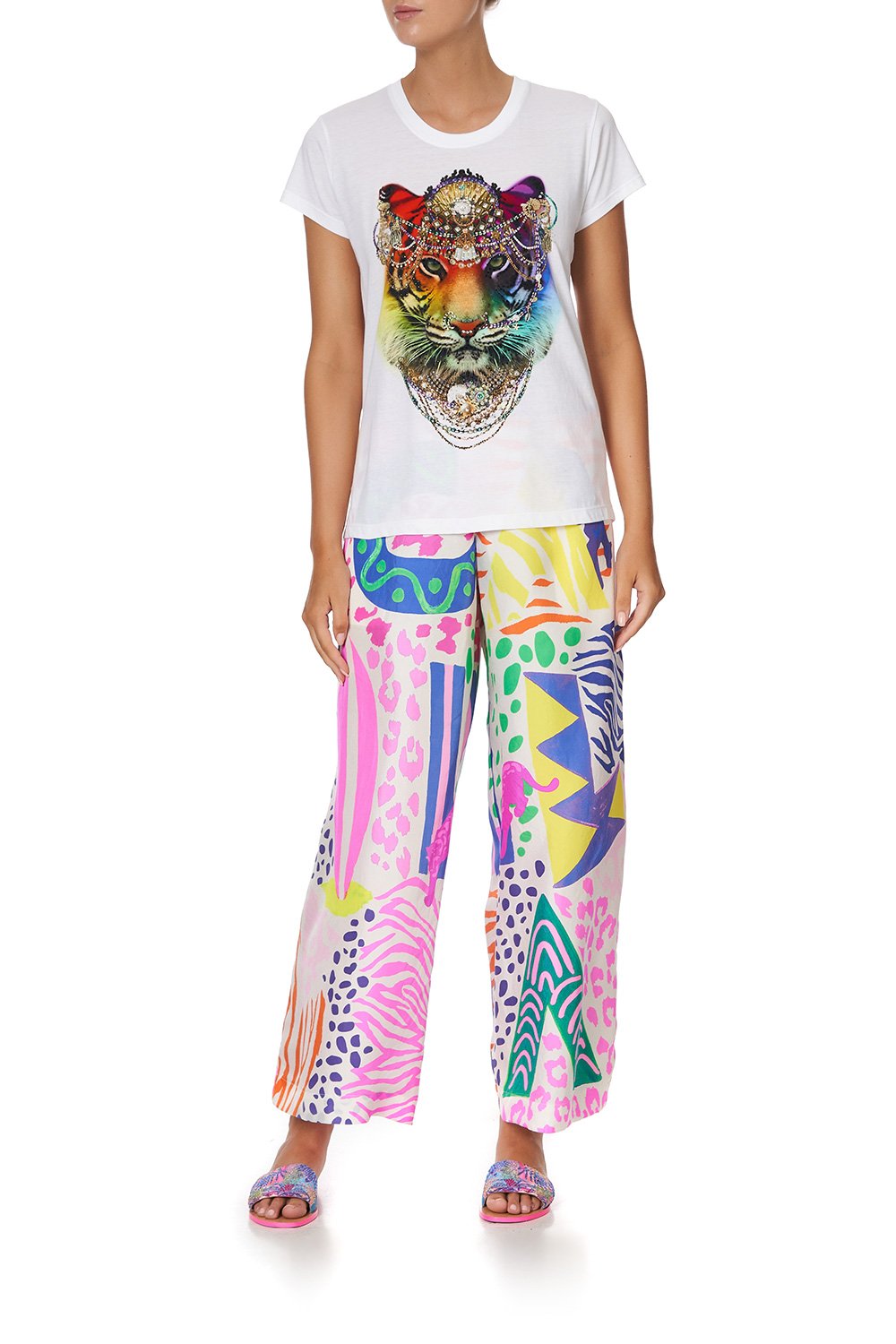 CURVED HEM FITTED TEE COMING DOWN FROM COSMOS