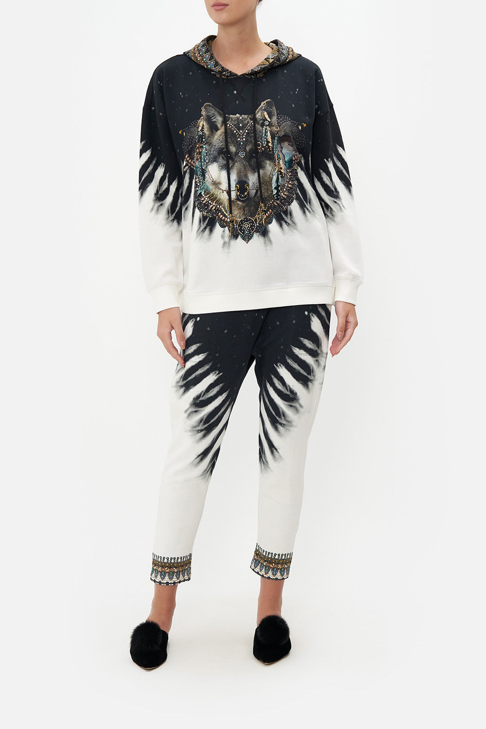 HOODY WITH POCKETS CALL OF THE FALCON