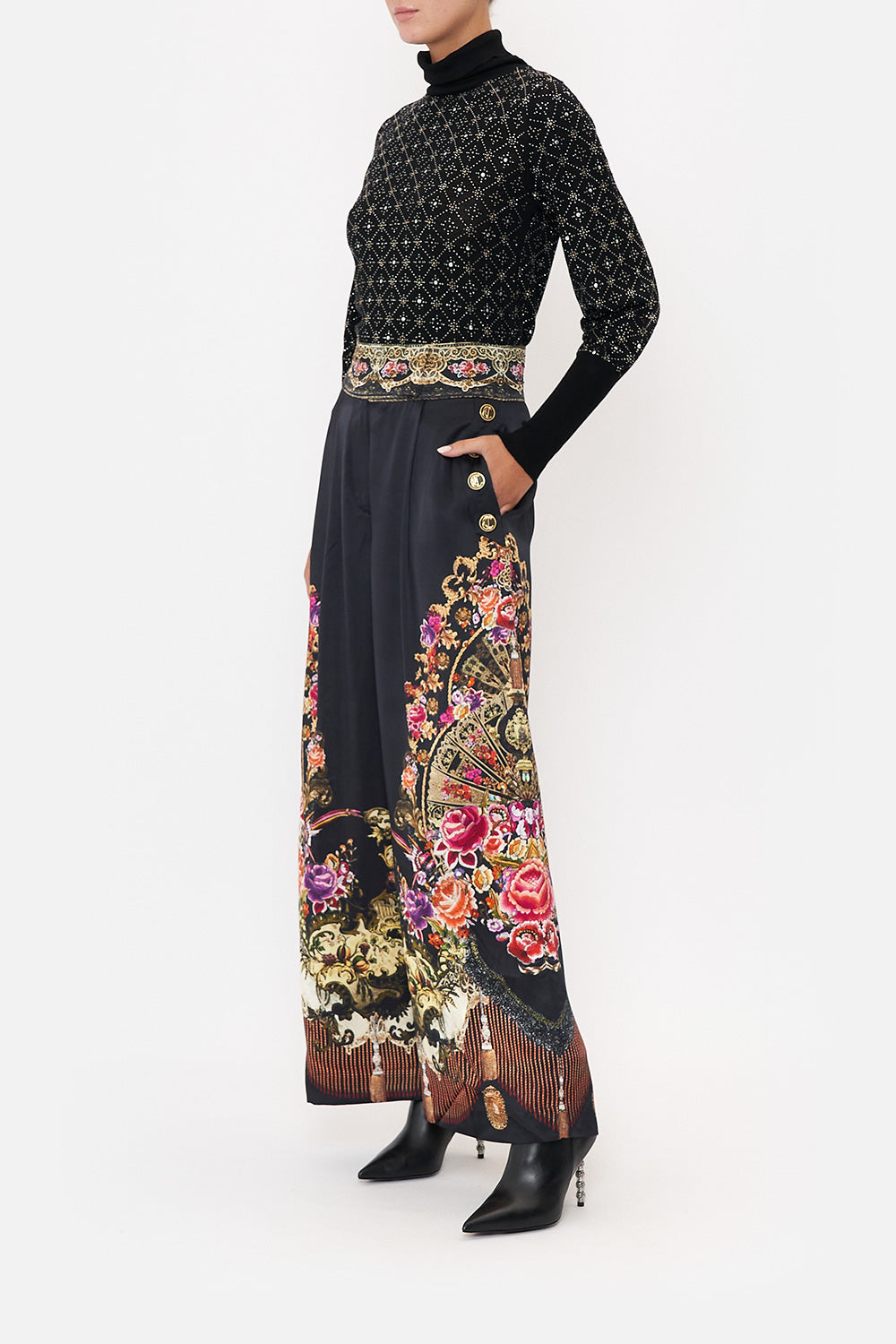 GATHERED CUFF FITTED KNIT DANCE WITH DUENDE