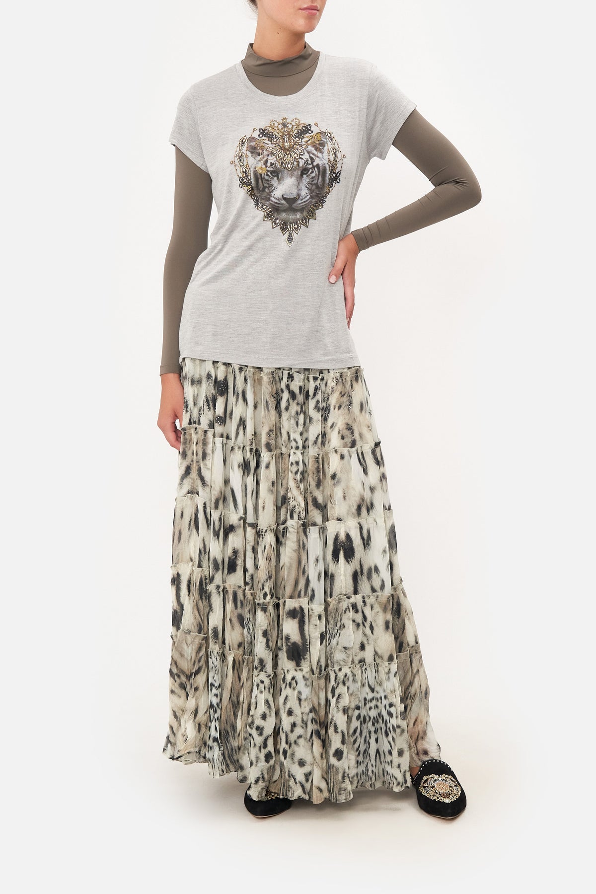 CURVED HEM FITTED TEE SNOW WHISPERS LOUNGE