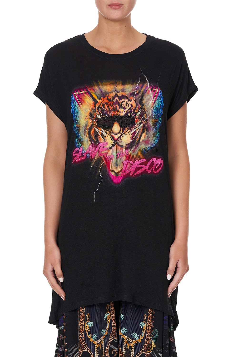 LONG SCOOP BACK HEM T-SHIRT SLAVE TO THE RHYTHM