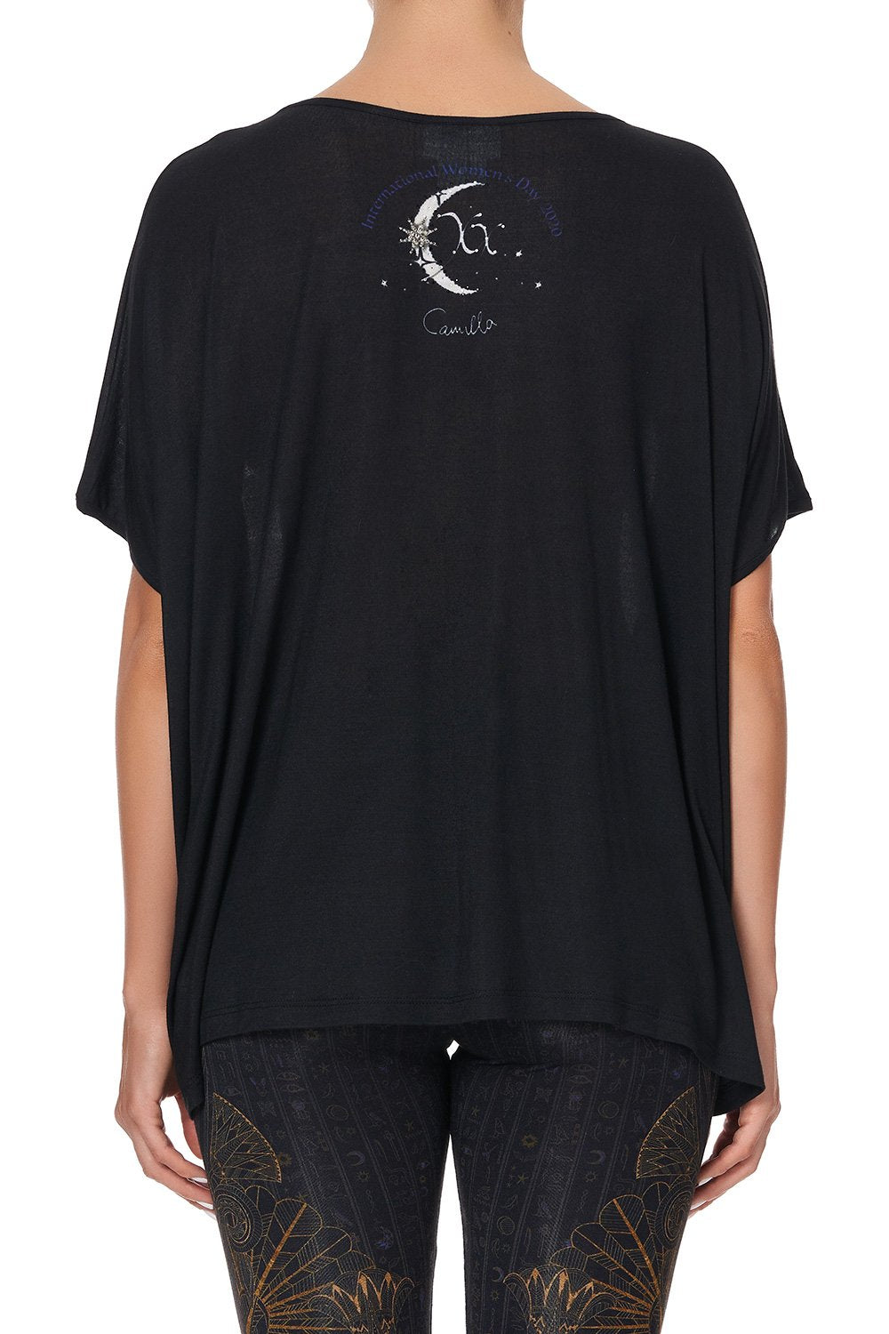 LOOSE FIT ROUND NECK TEE REAL QUEENS SHARE THEIR THRONES