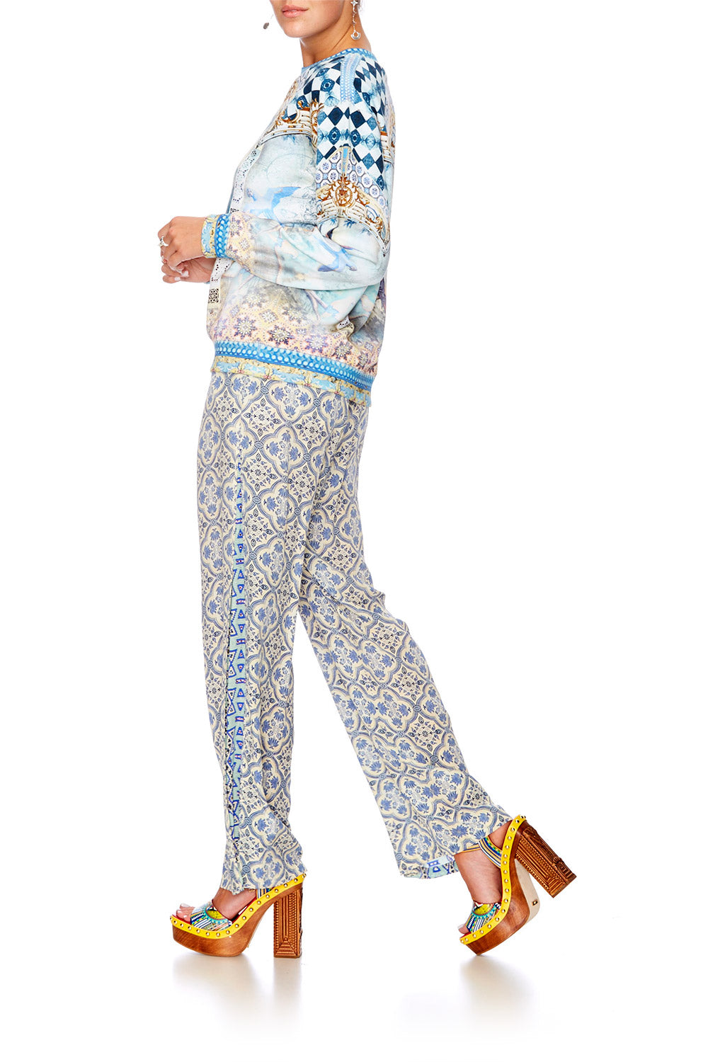 LOVERS DREAM OVERSIZED SWEATER W CUFF